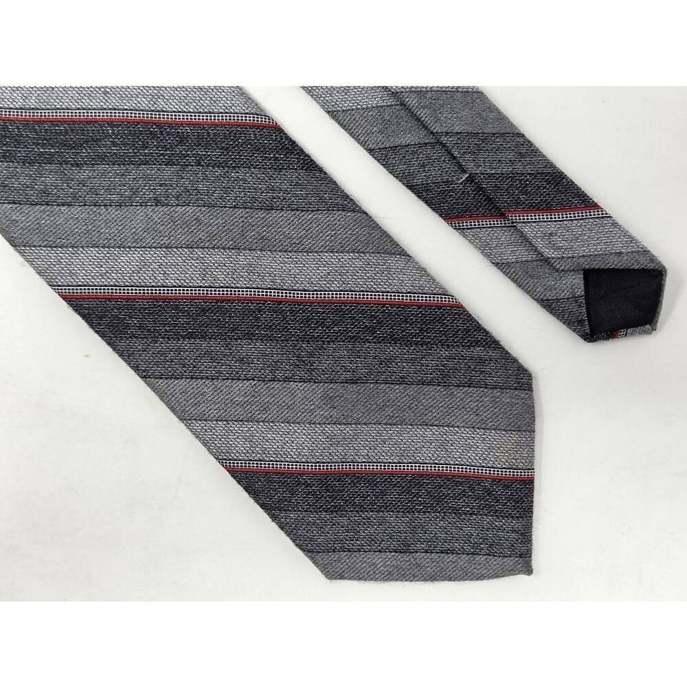 BRITTSPORT BRITTANIA SILK TIE GRAY RED GRADIENT STRIPE TEXTURED 3" X 55"